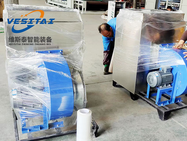 2台不锈钢风道加热器